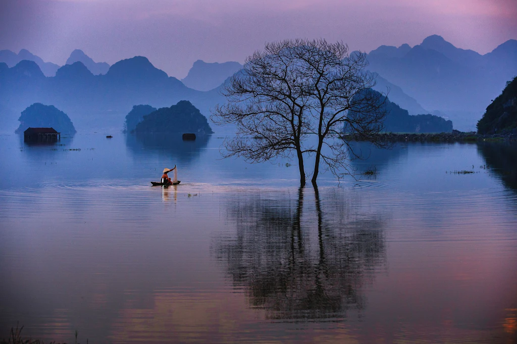 The forest workers are unfamiliar with fishing for a living, because their forest has been turned into a lake of a tourist area.